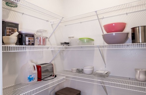 Ozark House | Inviting Home with Kitchen & Top 10/10 Guest Rating