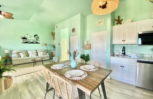 Alice Town Condo | New! Beautiful "Bahamas Sunset" Ocean View! Walk to Pool/Casino! Private Beach