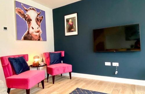 Poole House | Spacious 3-Bedroom Home Near Beach with Garden & Fast WiFi