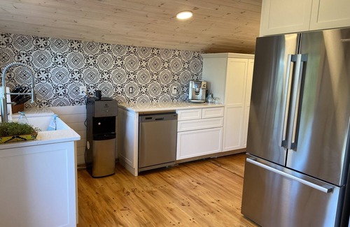 Bailey Island Cottage | Cozy Oceanfront Cottage with Spa and Scenic Sunsets