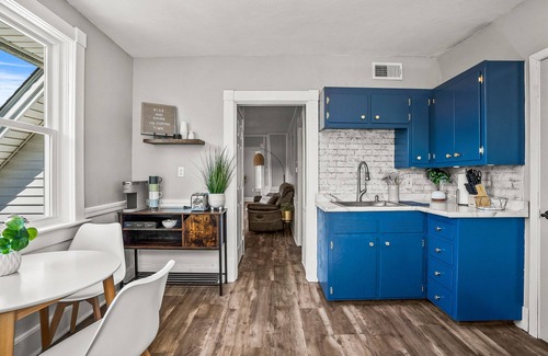 Port Washington Apartment | Newly Remodeled Retreat Just Steps from the Lake