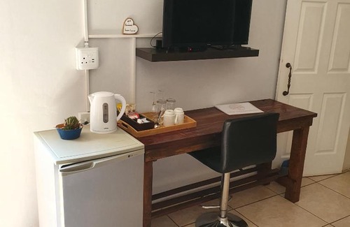 Deneysville Bed & Breakfast | Discover New Beginnings B&B: Family-Friendly with Pool & Hot Tub