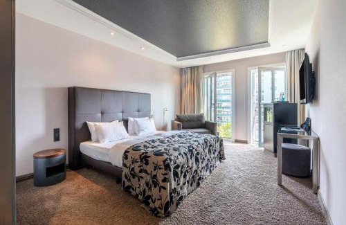 Friedrichshain Hotel | Explore New Berlin: Pet-Friendly Hotel with Spa & Restaurant