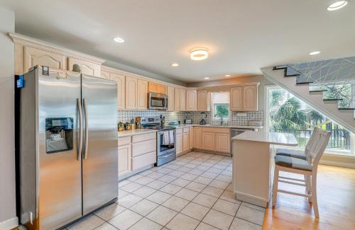 New Bern House | Waterfront Retreat Near Downtown New Bern - Pet Friendly Stay!