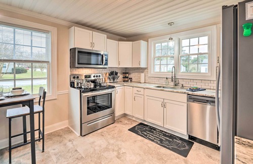 New Bern House | Relaxing New Bern Retreat with Fire Pit - Minutes to Downtown!