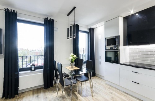 Wroclaw City Center Apartment | Prime Old Town Apartment with Parking and Scenic Views