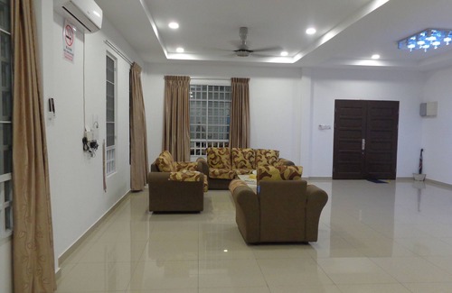 Lutong House | Cozy Oceanfront Home with Scenic Views and Family Amenities