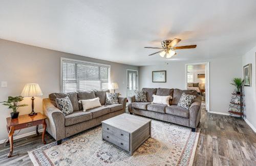 New Blaine House | Explore New Blaine Getaway - Steps from Lake Dardanelle!