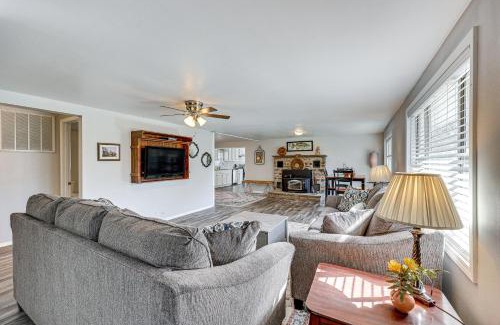 New Blaine House | Explore New Blaine Getaway - Steps from Lake Dardanelle!