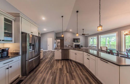 Almo House | Experience Blue Oasis: Lakefront Retreat Near Murray State