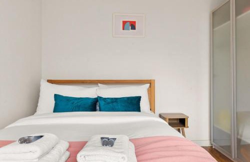 Shacklewell House | New! Bright 2BR Dalston House with Garden and BBQ