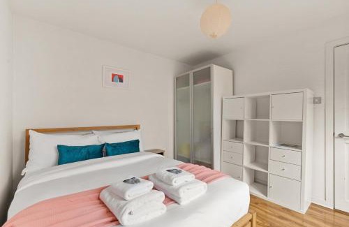 Shacklewell House | New! Bright 2BR Dalston House with Garden and BBQ