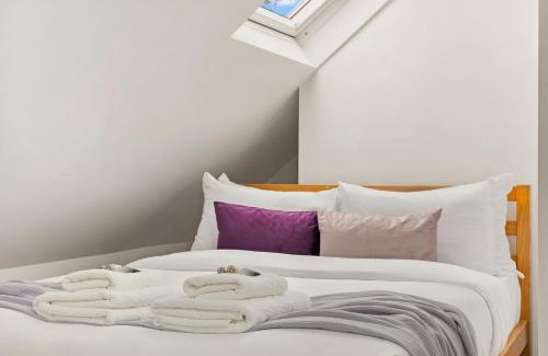 Shacklewell House | New! Bright 2BR Dalston House with Garden and BBQ