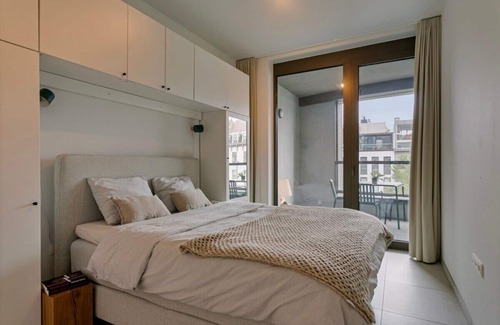 De Kaaien Apartment | Modern 1BDR Apartment with Kitchen & Family-Friendly Amenities