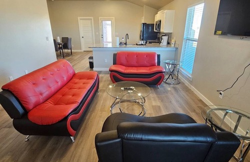 Lubbock House | Modern 3-Bedroom Haven with Essential Amenities