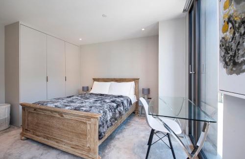 Bunhill Apartment | Modern 2-Bedroom Apartment with Air Conditioning