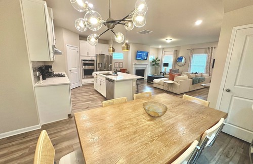 Morrisville House | Exceptional New Build Cary: 5 Bed + Loft, Pet Friendly