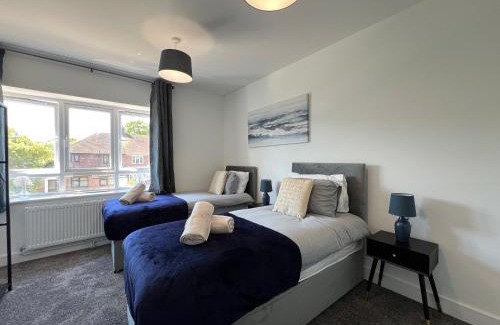 Waltham Cross House | New Build-Free Parking-EV charging-3 Bedrooms-3 showers