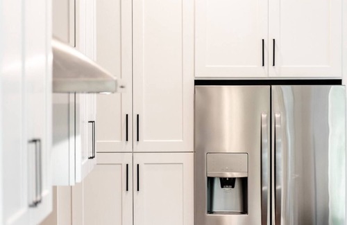 Charlotte House | Modern Home with Kitchen - Perfect for Family Getaways