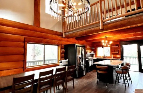 Pine Cabin | Modern Log Cabin Retreat: Family-Friendly & Fresh Design