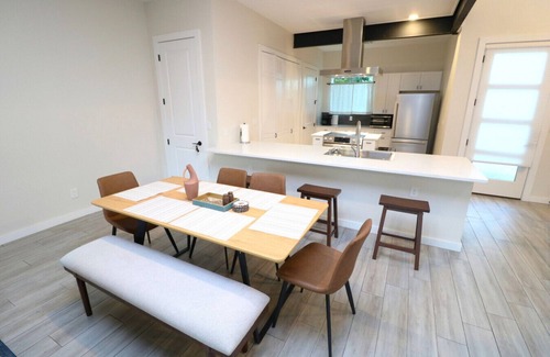 MLK House | New Build/ Munson Retreat 3 King Suites