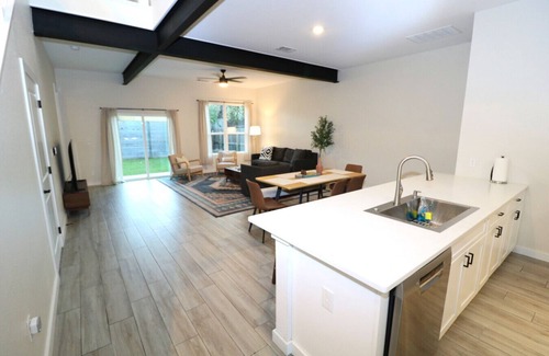 MLK House | New Build/ Munson Retreat 3 King Suites