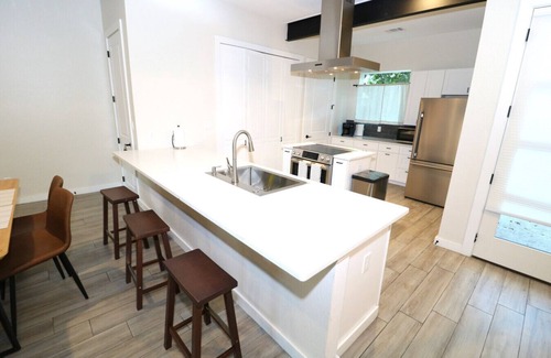 MLK House | New Build/ Munson Retreat 3 King Suites