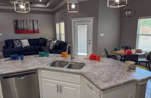 Amistad National Recreational Area House | NEW BUILD: Pool-Table, Ping-Ping, Arcade Machines, Office. A TOUCH OF COLOR.