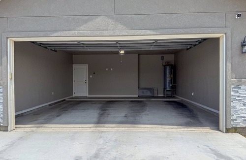 Amistad National Recreational Area House | NEW BUILD: Pool-Table, Ping-Ping, Arcade Machines, Office. A TOUCH OF COLOR.