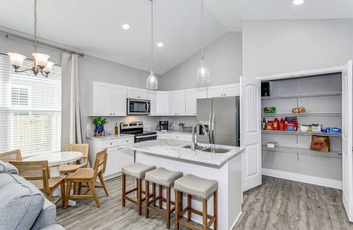 Ono Island House | Pet-Friendly Getaway with Beach Cruisers & Play Area