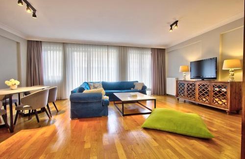 Cihangir Apartment | Modern Hotel with Balcony & Child-Friendly Amenities
