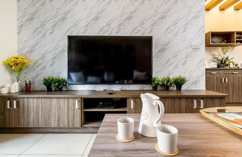 Datong Apartment | Modern 3B2bLDK Workspace Near Taipei Main Station