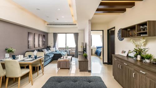 Datong Apartment | Modern 3B2bLDK Workspace Near Taipei Main Station