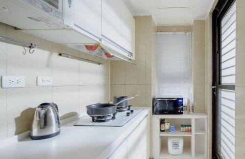 Datong Apartment | Modern 3B2bLDK Workspace Near Taipei Main Station