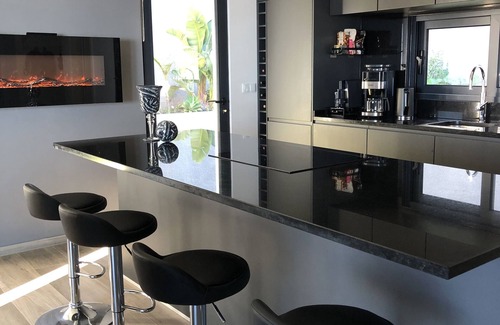 Calheta Villa | Experience Privacy and Ocean Views with Heatable Pool in Calheta