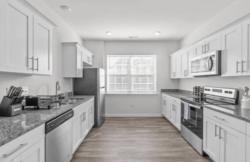 Durham House | Modern Japandi 3B Corporate Housing - Ideal for Families