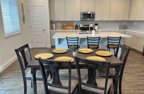 Roseville House | New Built corp housing insurance stays pet 30+daysH3