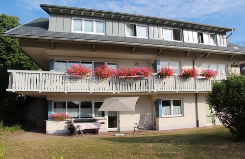 Uehlingen-Birkendorf Apartment | Newly Built 4-Star Comfort Apartment with Pool & Balcony