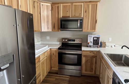 Mountain Home House | Stylish 2-Bedroom Cabin Near Buzzard Roost Marina