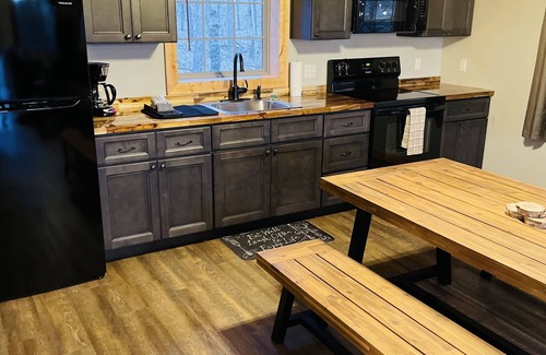 Anna Cabin | Cozy Cabin Retreat with Private Hot Tub in the Woods
