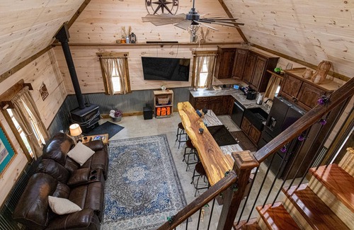 Rising Fawn Cabin | New cabin on 1 acre - large deck & firepit area - 2 bikes provided - hiking - screened in porch