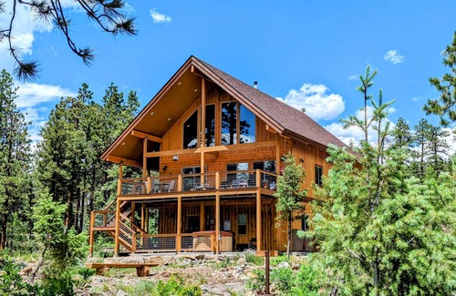 Columbine Lake House | Cozy Retreat with Hot Tub Near Ski & Nat’l Forest
