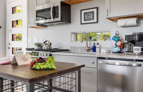 Dripping Springs House | Pet-Friendly New Casita in Deer Creek - Guest Rated 10/10
