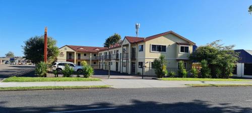 Rotorua Hotel | New Castle Motor Lodge: Family-Friendly with Hot Tub Access