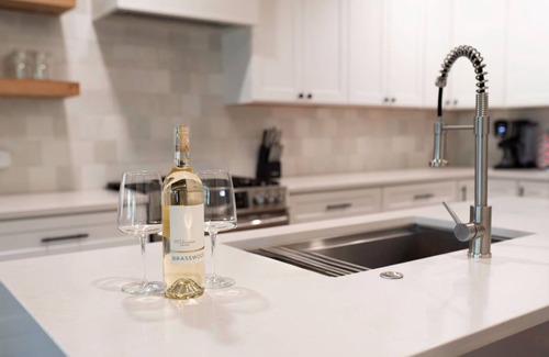 Coeur d'Alene House | Discover CDA Retreat: Golf Course Oasis Near Downtown & Trails