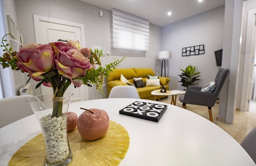 Zaidin Apartment | Serene Getaway at Apartment Majestic Alhambra, Central & Quiet