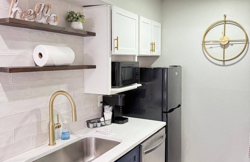 Garden Hills Apartment | NEW Central Buckhead Apt Atlanta Gem