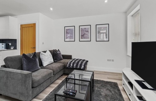 Plymouth Apartment | Modern Central Plymouth Apartment with Free Parking & Pet-Friendly