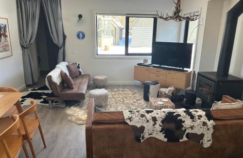 Dinner Plain Ski Chalet | Newly Built Fox Hollow Chalet - Family Friendly Retreat