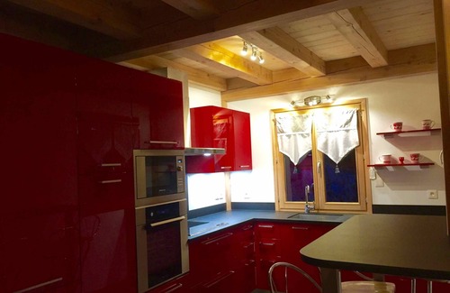 Vars Ski Chalet | Cozy Chalet Near Slopes | 9.8 Rated, Pet-Friendly & Spa